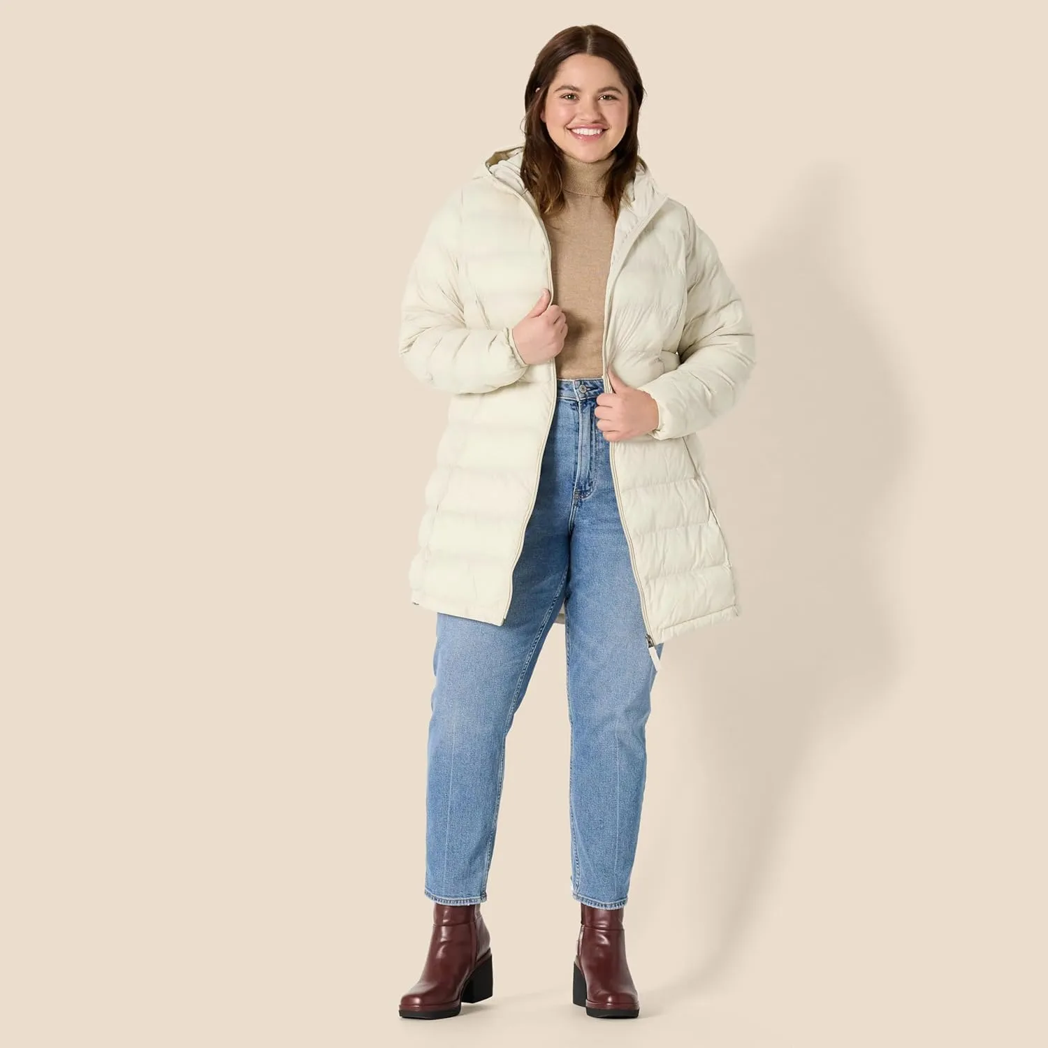 Amazon Essentials Women's Lightweight Water-Resistant Packable Hooded Puffer Coat (Available in Plus Size)