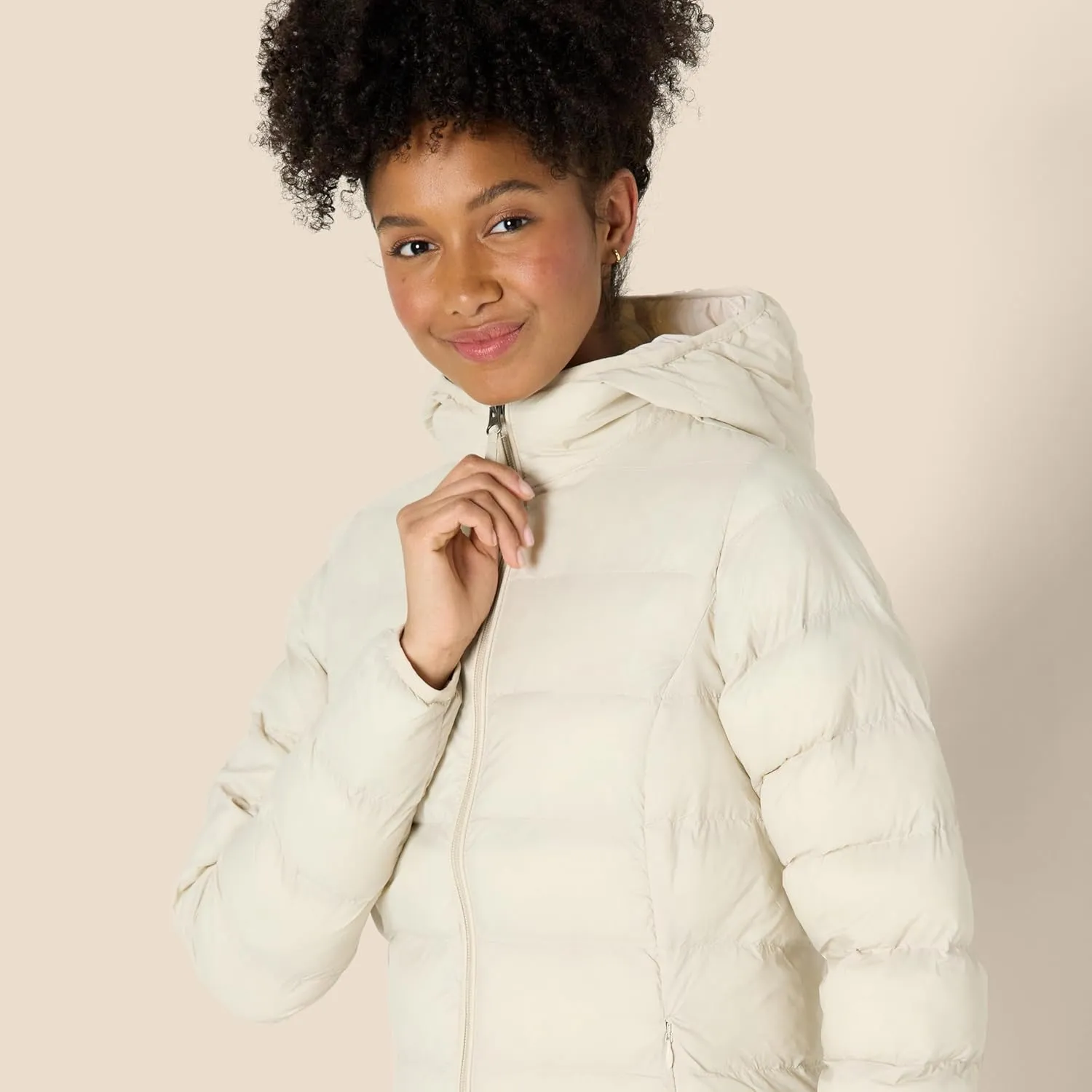 Amazon Essentials Women's Lightweight Water-Resistant Packable Hooded Puffer Coat (Available in Plus Size)