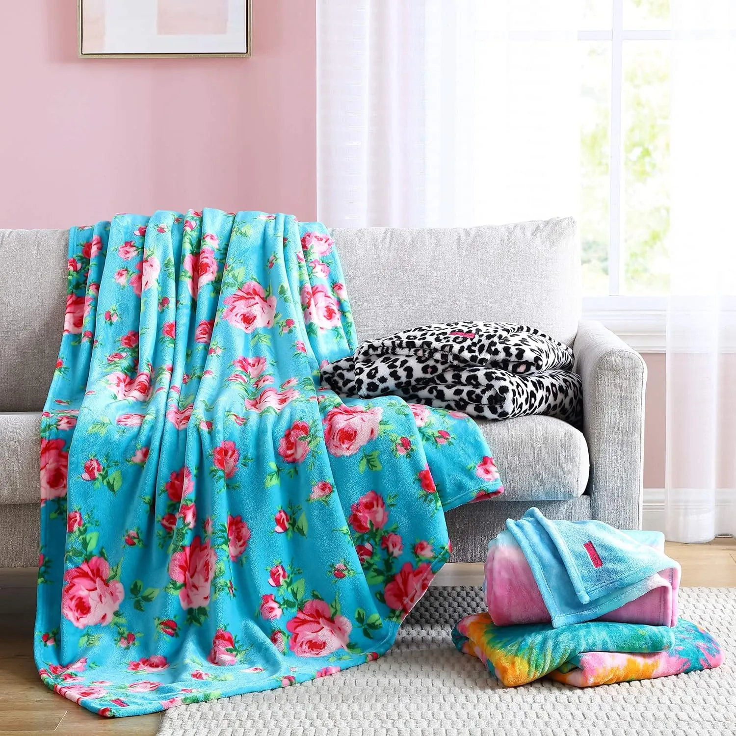Betsey Johnson - Twin Blanket, Ultra-Soft Plush Bedding, Oversized Soft Blanket, Dorm Essentials (Bouquet Day)