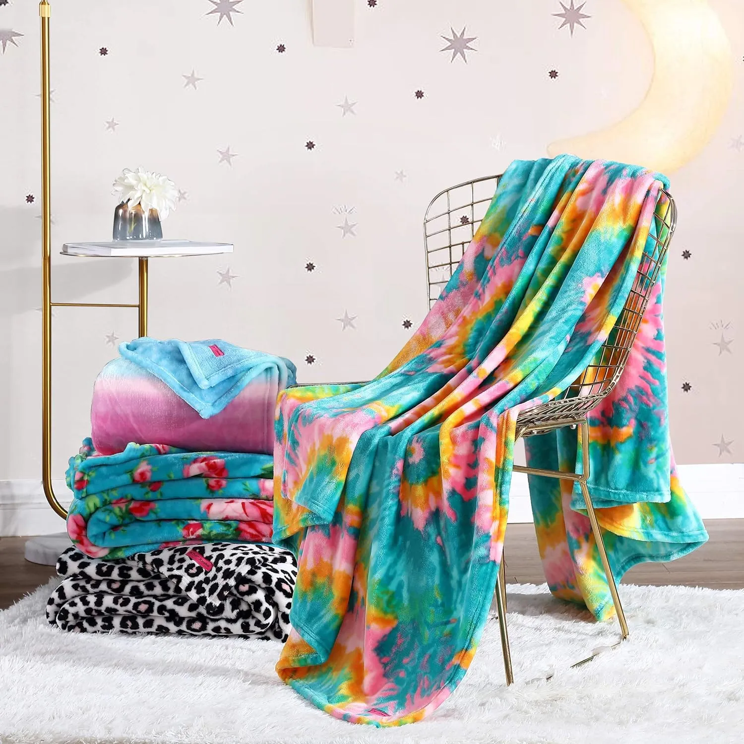 Betsey Johnson - Twin Blanket, Ultra-Soft Plush Bedding, Oversized Soft Blanket, Dorm Essentials (Bouquet Day)
