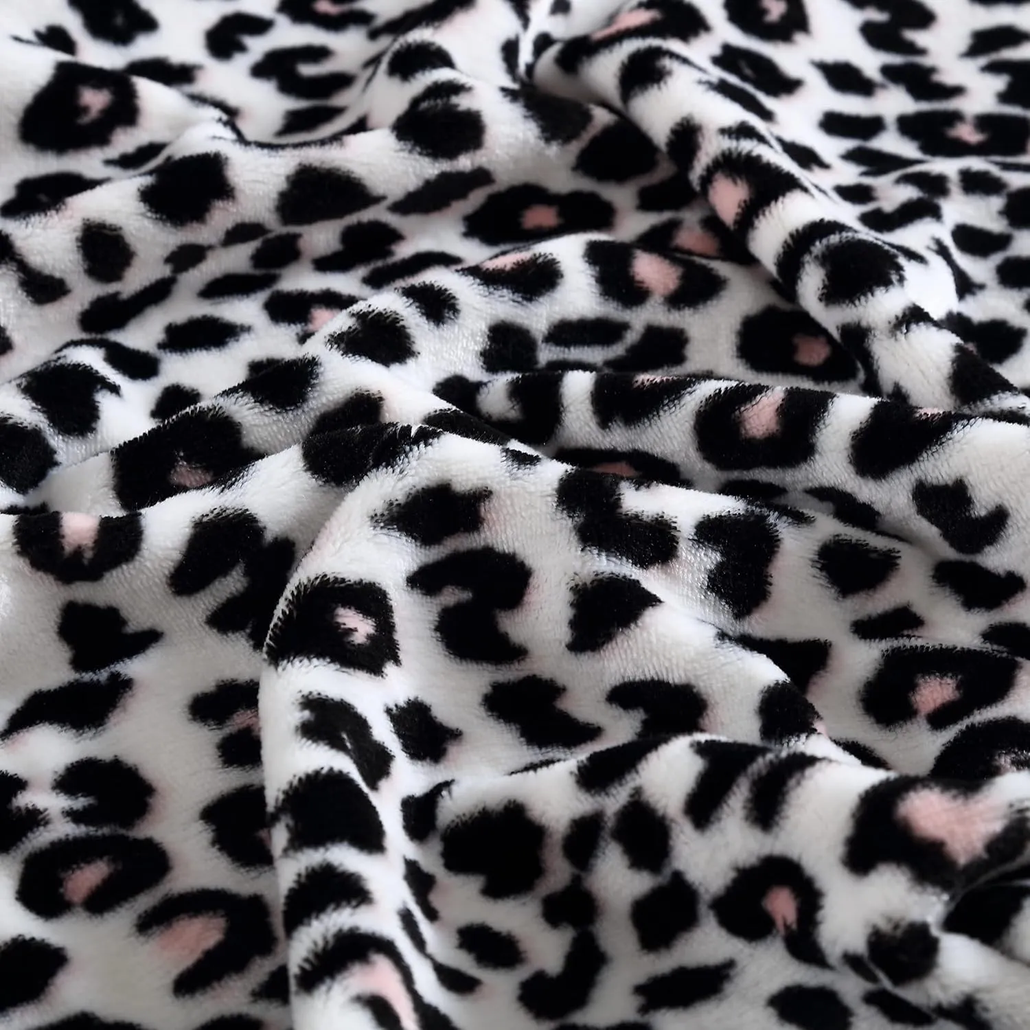 Betsey Johnson - Twin Blanket, Ultra-Soft Plush Bedding, Oversized Soft Blanket, Dorm Essentials (Leopard)