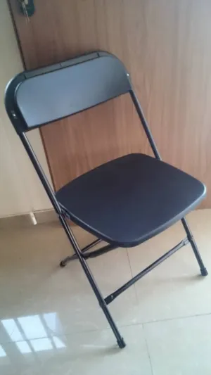 Black foldable chair