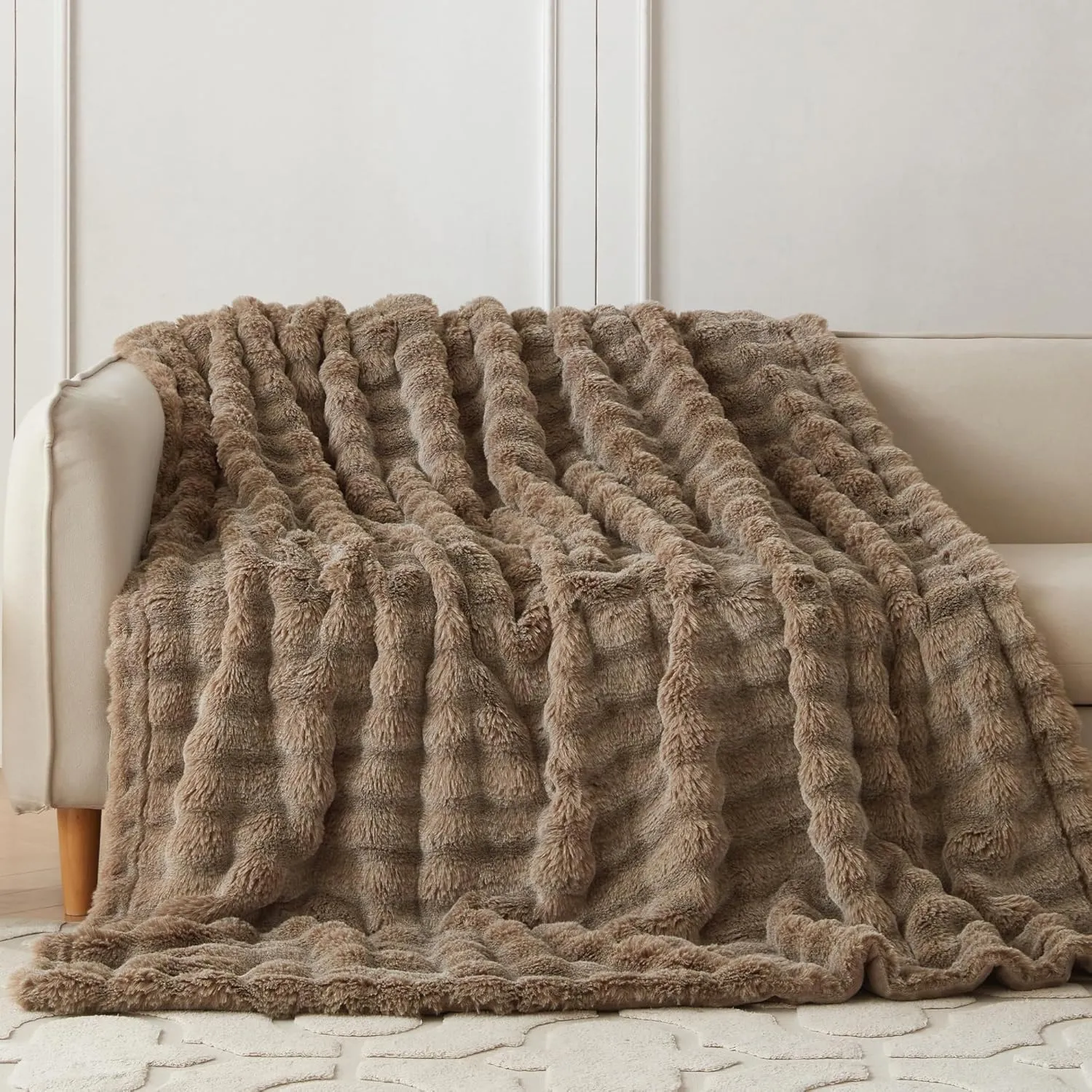 COOVA Faux Rabbit Fur & Flannel Throw Blanket 50x60 Inch - Luxury Fuzzy & Cozy Soft Blanket for All Seasons, Breathable and Comfortable for Bed, Sofa, Couch, and Camping,Cationic Brown