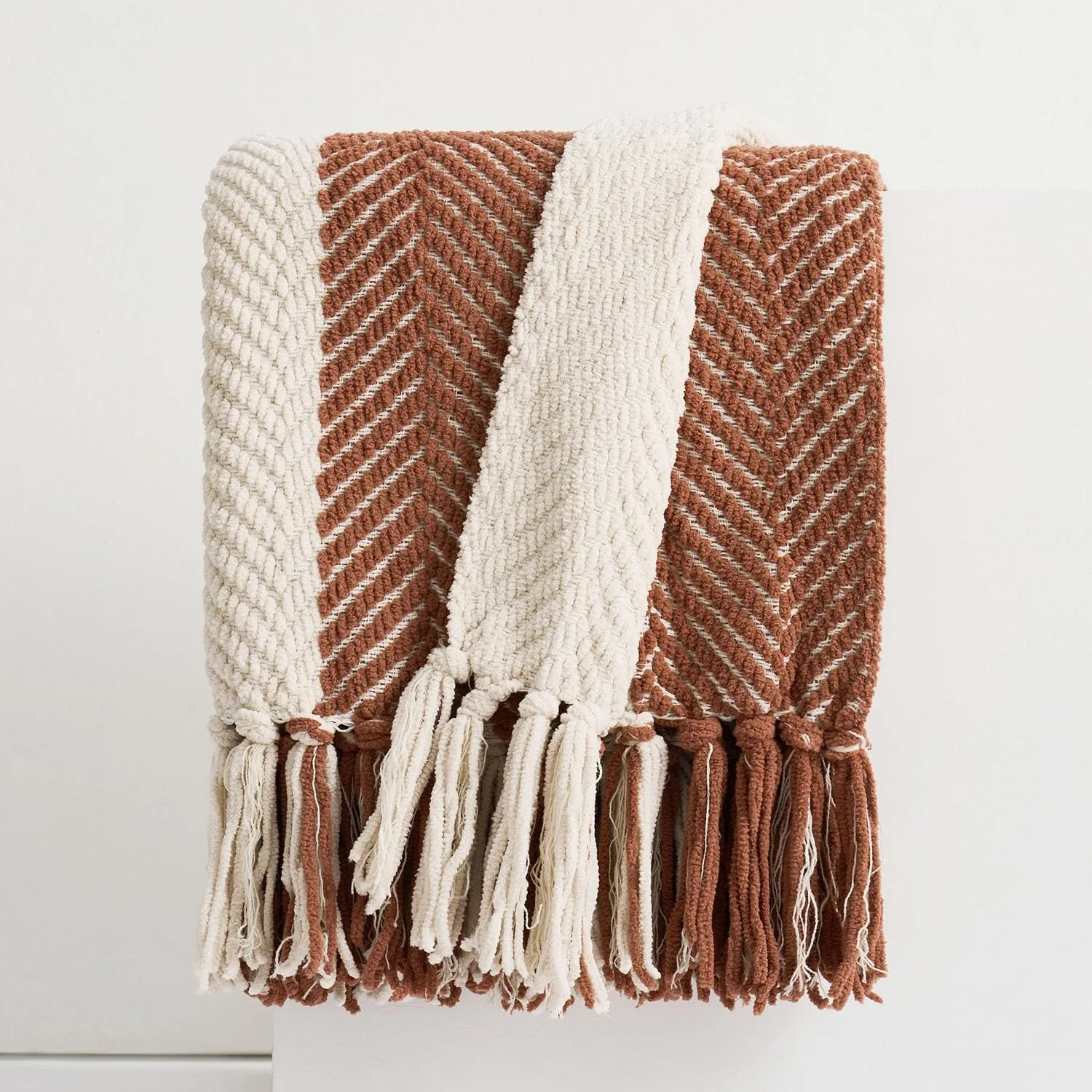 EVERGRACE Striped Chenille Knit Rusty Brown Throw Blanket for Couch, Textured Woven Boho Knitted Blanket for Bed, Super Soft Cozy Shabby Chic Knit Throw with Tassels for Farmhouse Home Decor, 60”x80”
