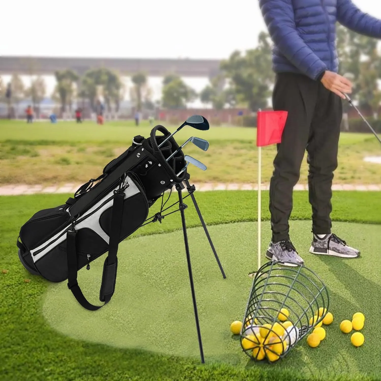 Golf Lightweight Stand Carry Bag, Lightweight Golf Bag with Stand for Men Women 3 Dividers and 5 Pockets Standing Golf Club Bags Mens Golf Bag Portable Par 3 Golf Bag