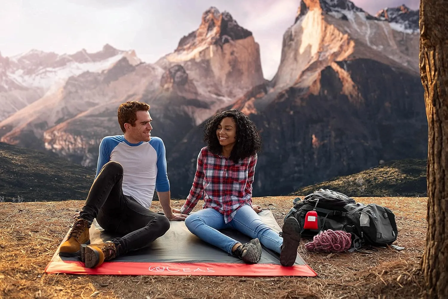 Oceas Outdoor Pocket Blanket - Ideal Sand Proof and Waterproof Picnic Blanket for Beach, Hiking, and Festival Use - Foldable and Compact Mat Easily Fits Into Small Portable Bag