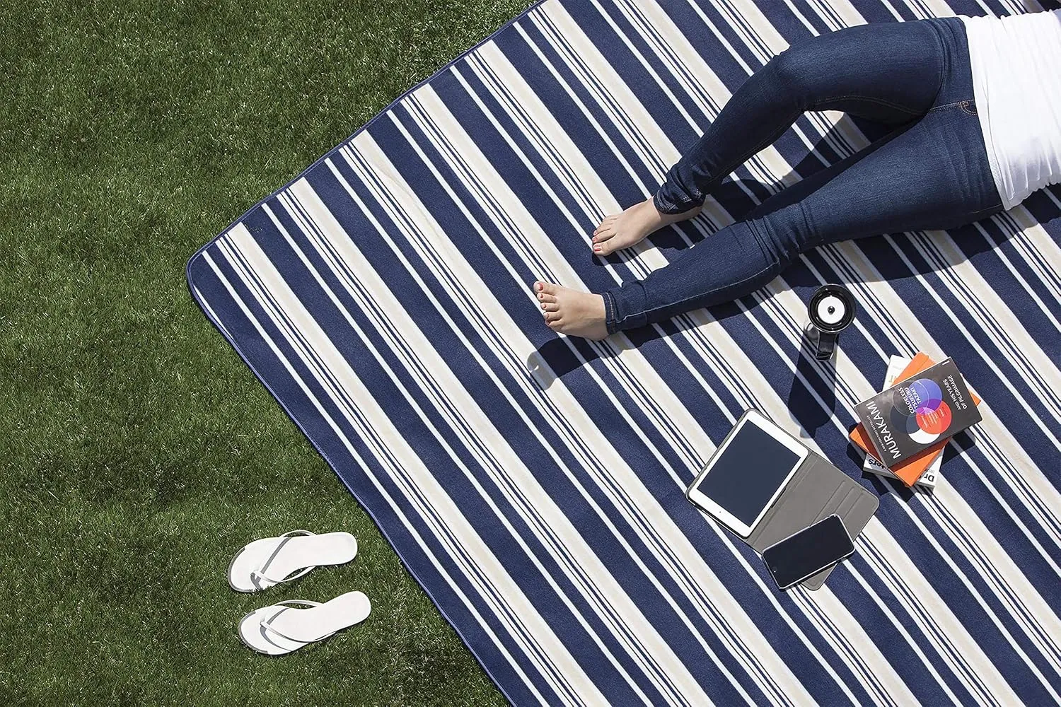 ONIVA - a Picnic Time Brand - Blanket Tote XL Outdoor Picnic Blanket - Beach Blanket - Camping Blanket