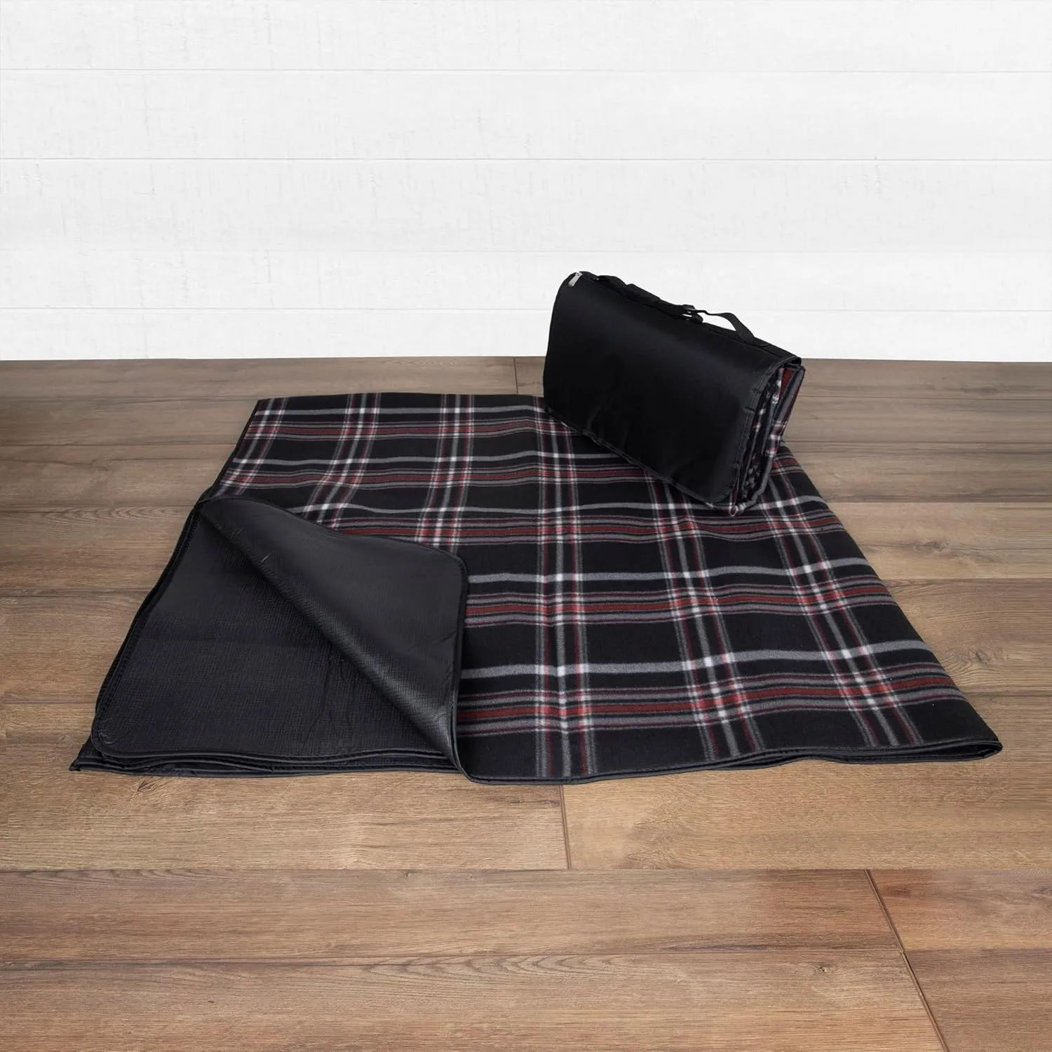 ONIVA - a Picnic Time brand - Tote XL Outdoor Picnic , Beach, Camping Blanket, (Black Tartan Pattern with Black Flap)