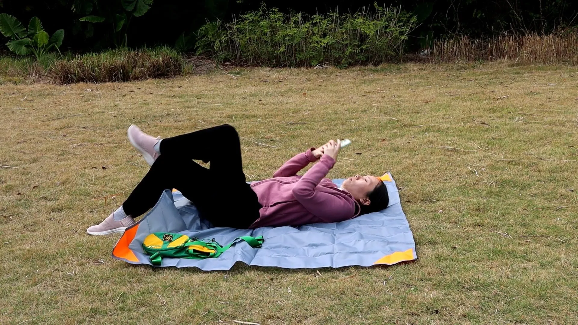 Pocket Picnic Blanket,Sandproof Lightweight Pocket Camping Tarp