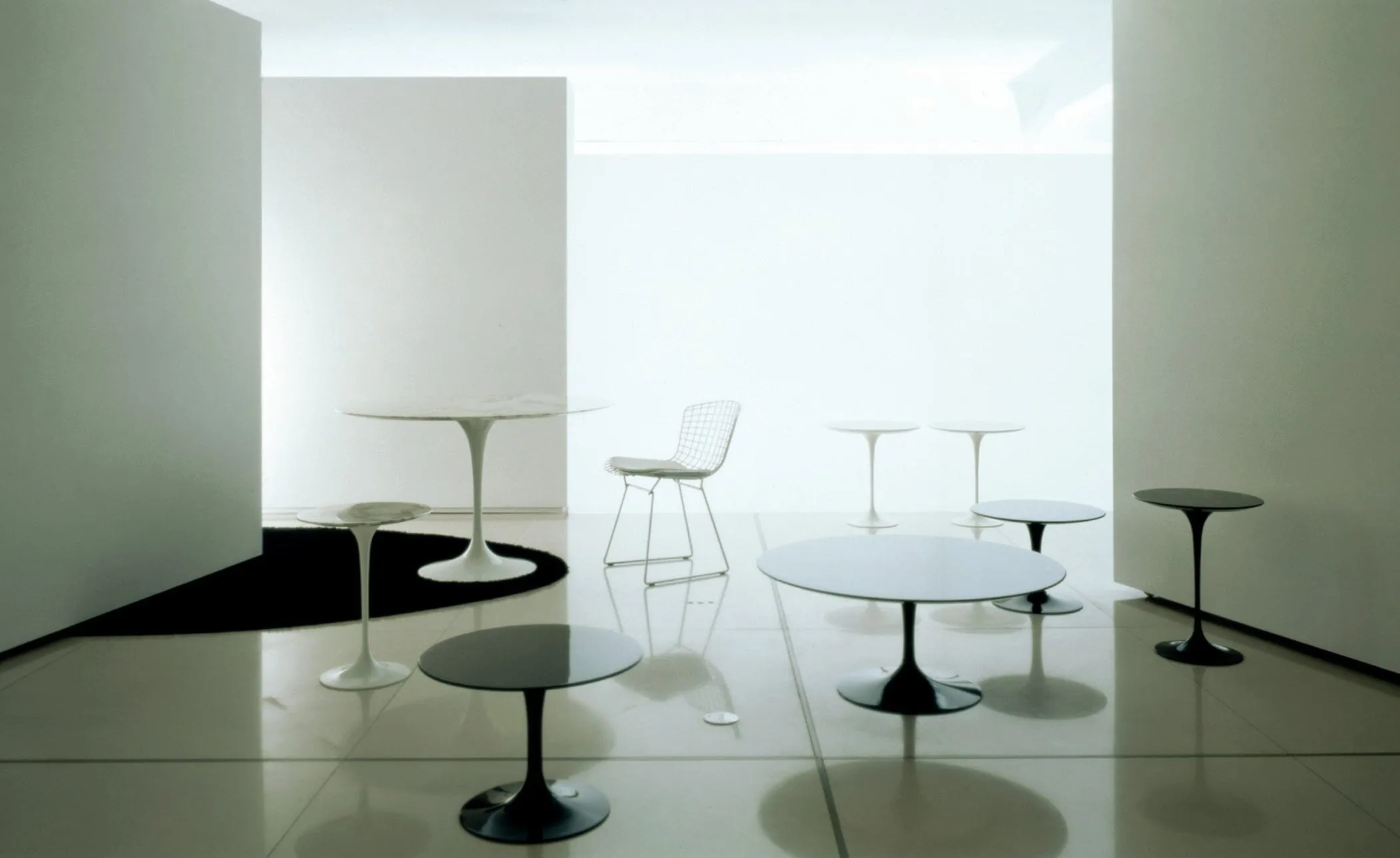 Saarinen Side Table - 16" Round